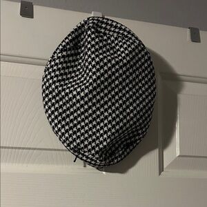 Black and White Houndstooth Beret